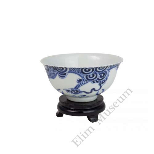 1007   A Pair of Qian-Long Blue and White Bowls